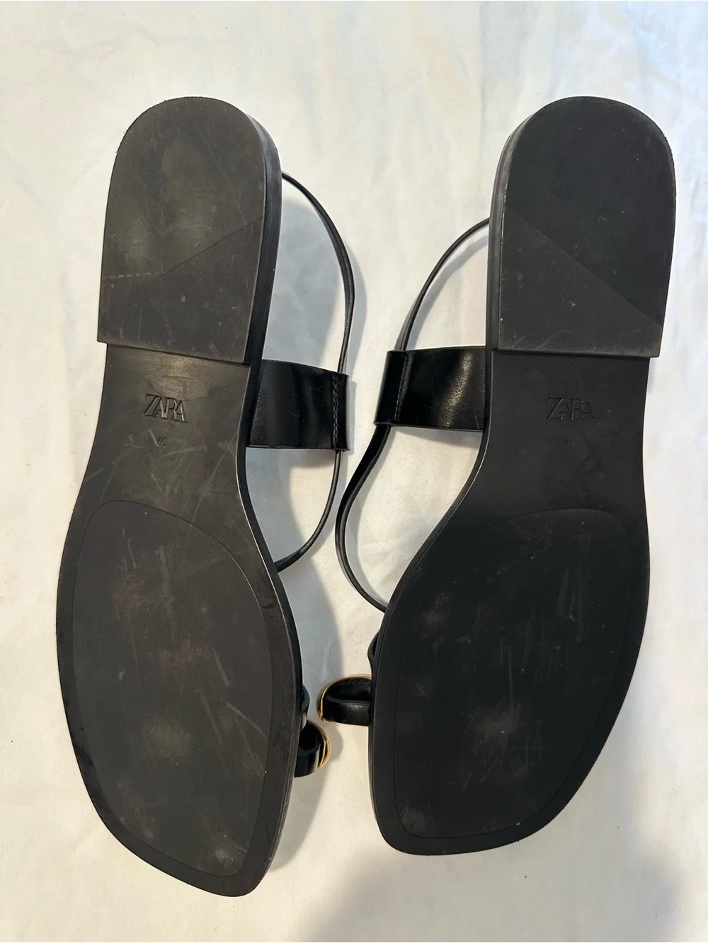 Zara Flat Strappy Sandals with Metal Embellishment Black Gold Toe-Ring Accent - Picture 2 of 4